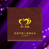 2015年1月：珠海麗人慈善會定制純銀鑲金銀紀(jì)念幣定制